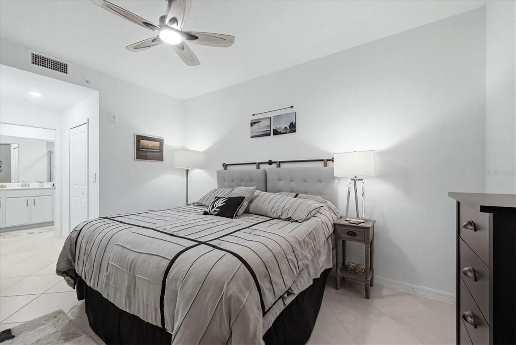 For Sale: $285,000 (2 beds, 2 baths, 1149 Square Feet)