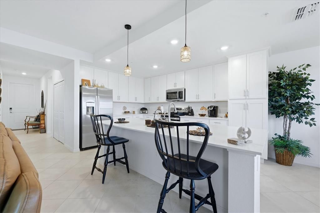 For Sale: $285,000 (2 beds, 2 baths, 1149 Square Feet)