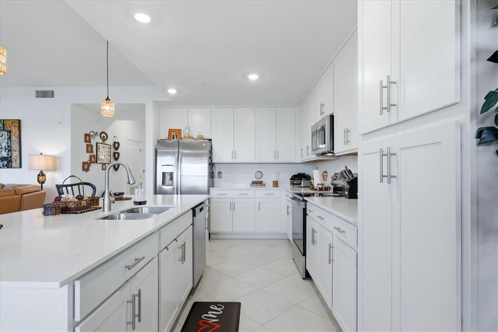 For Sale: $285,000 (2 beds, 2 baths, 1149 Square Feet)