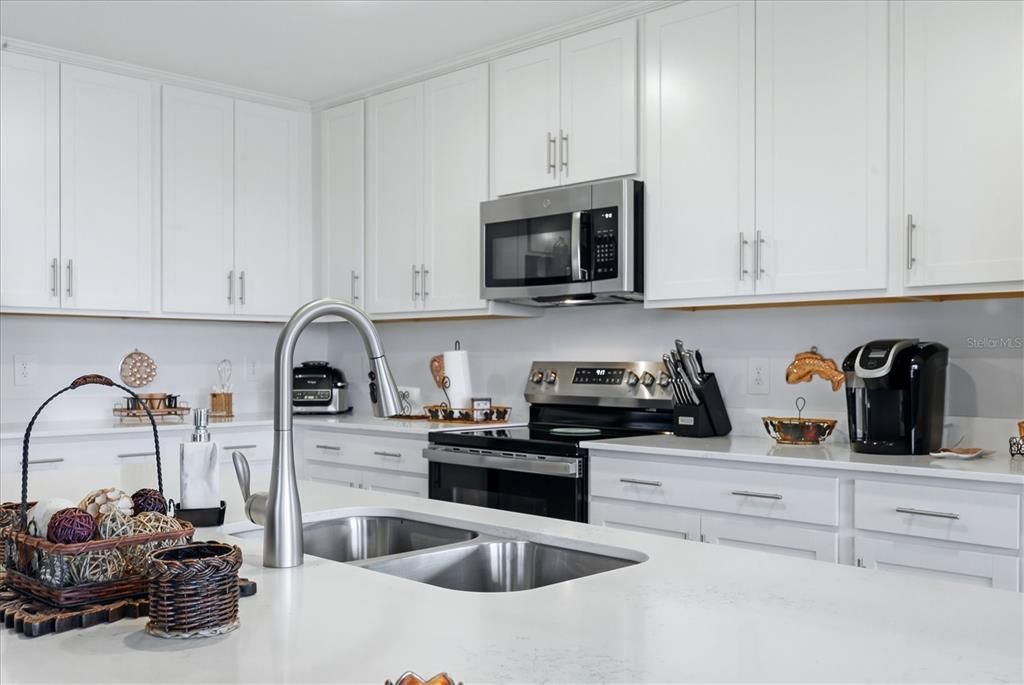 For Sale: $285,000 (2 beds, 2 baths, 1149 Square Feet)