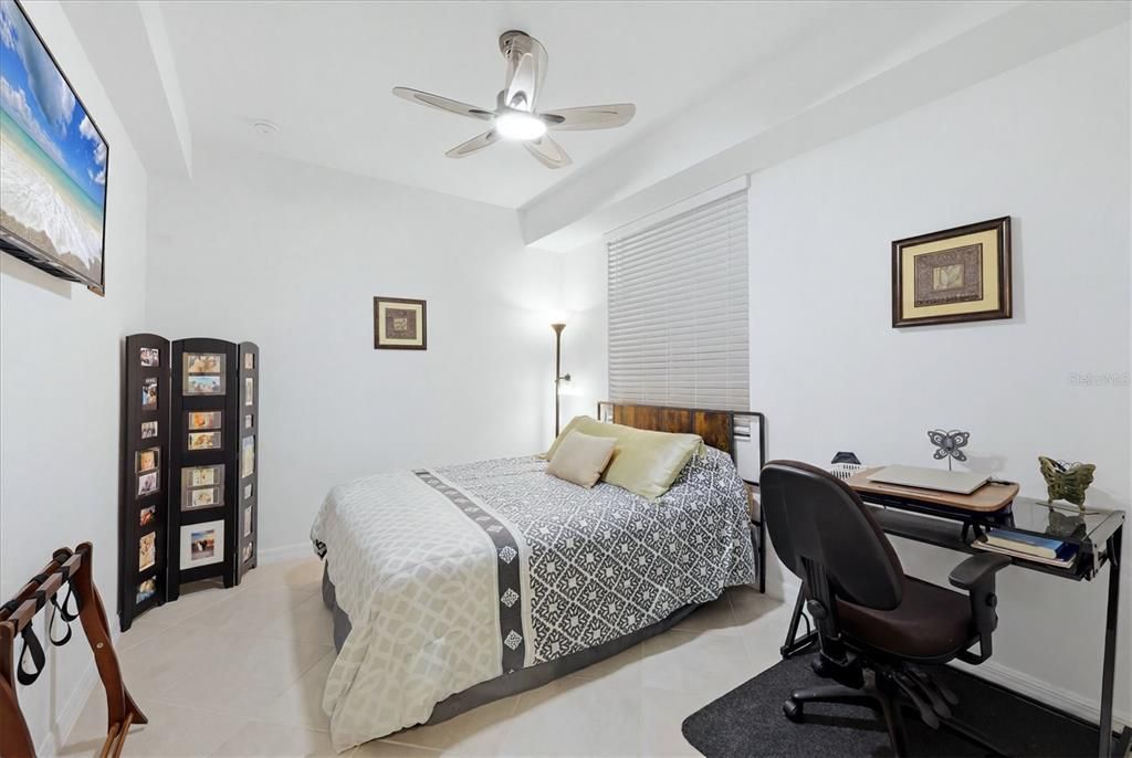 For Sale: $285,000 (2 beds, 2 baths, 1149 Square Feet)