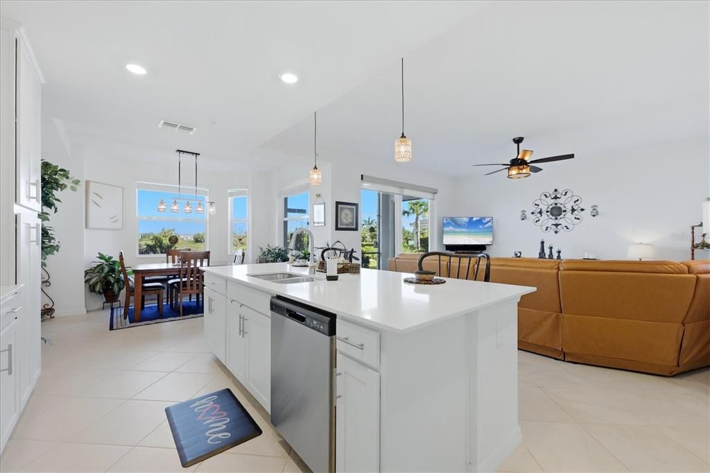 For Sale: $285,000 (2 beds, 2 baths, 1149 Square Feet)