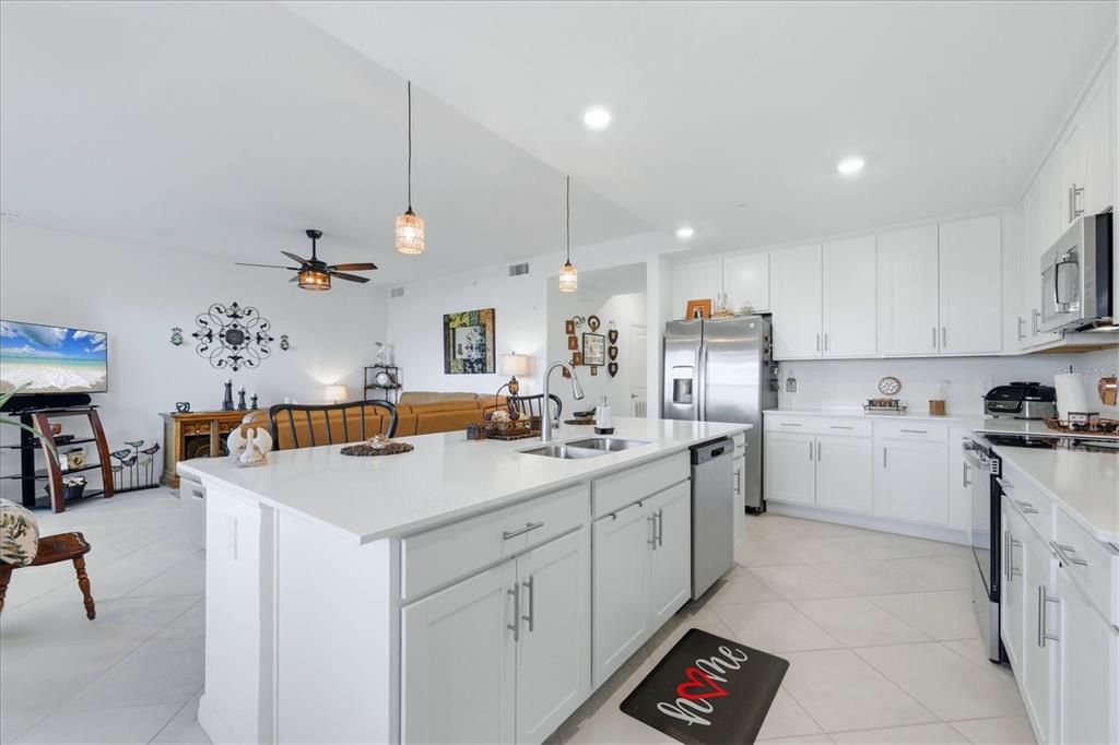 For Sale: $285,000 (2 beds, 2 baths, 1149 Square Feet)