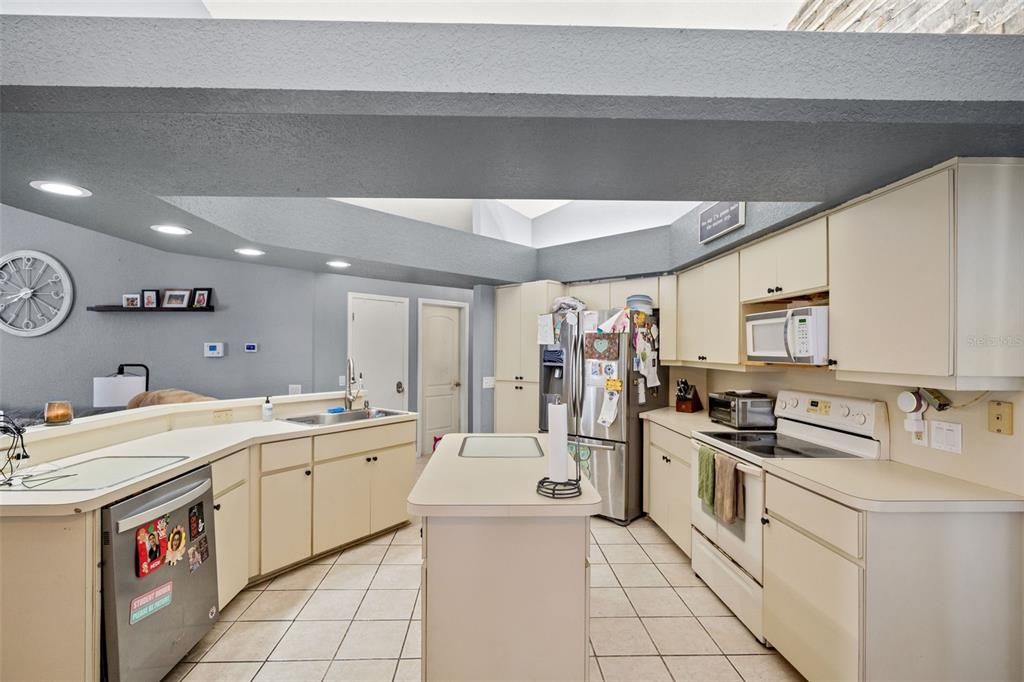For Sale: $399,900 (4 beds, 2 baths, 2328 Square Feet)