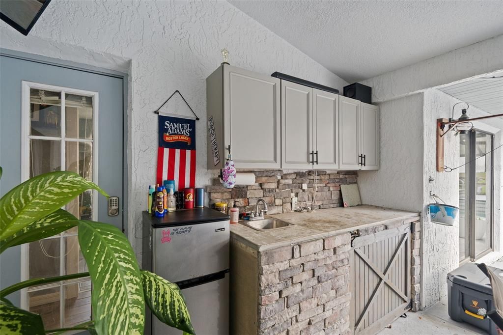 For Sale: $399,900 (4 beds, 2 baths, 2328 Square Feet)