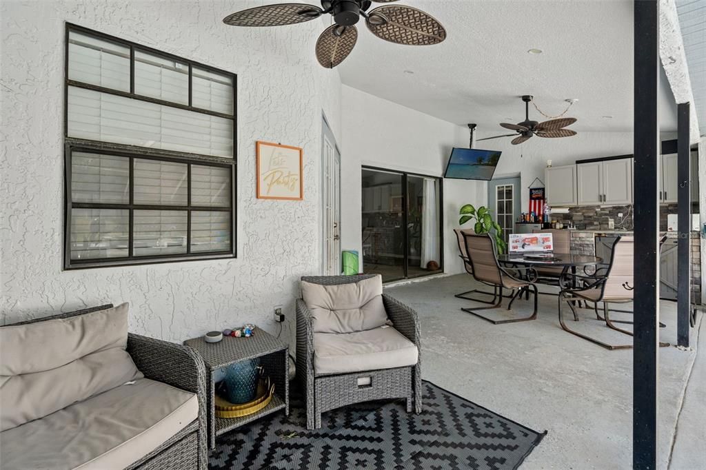 For Sale: $399,900 (4 beds, 2 baths, 2328 Square Feet)