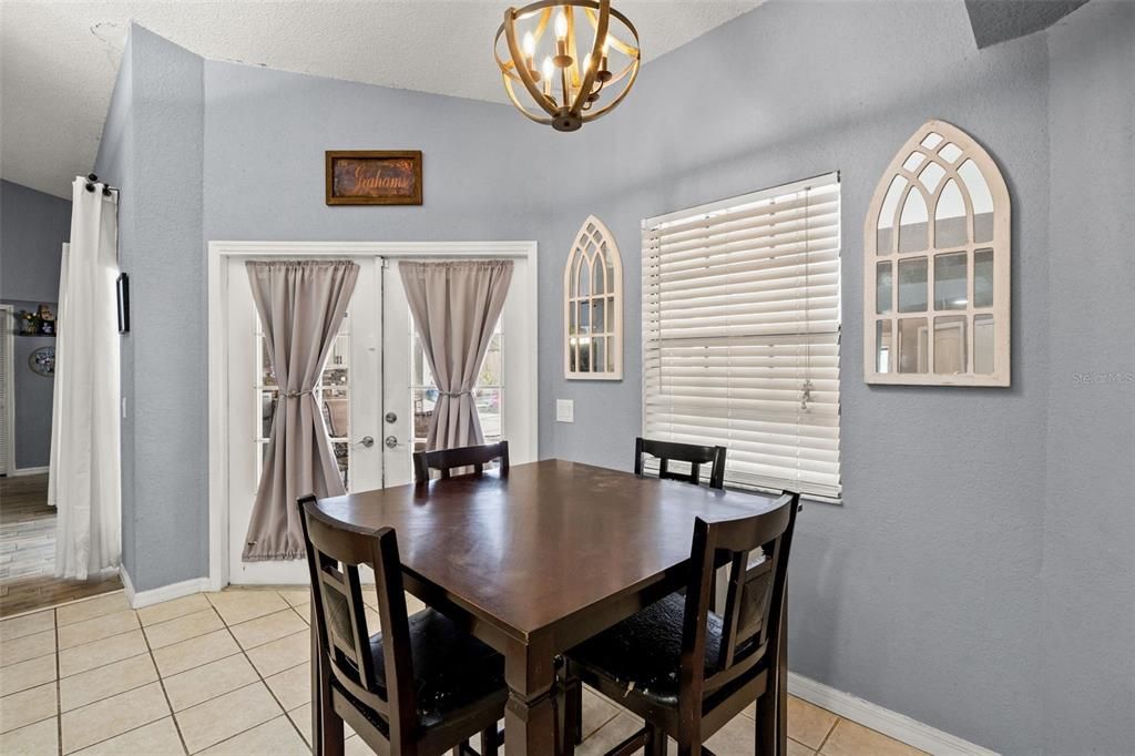 For Sale: $399,900 (4 beds, 2 baths, 2328 Square Feet)