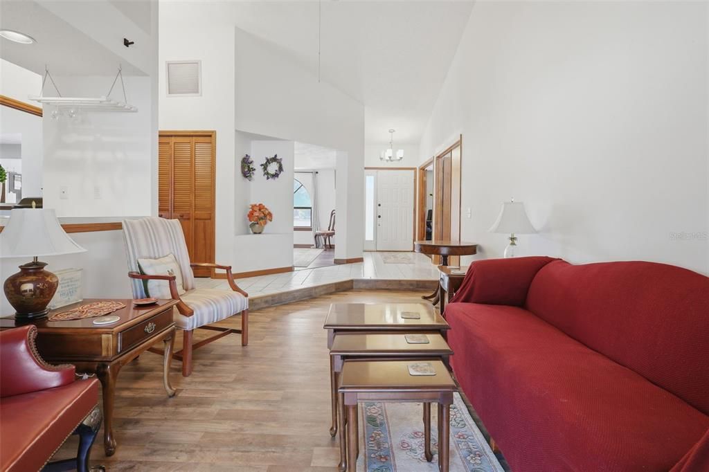 На продажу: $564,999 (4 спален, 2 ванн, 2294 Квадратных фут)