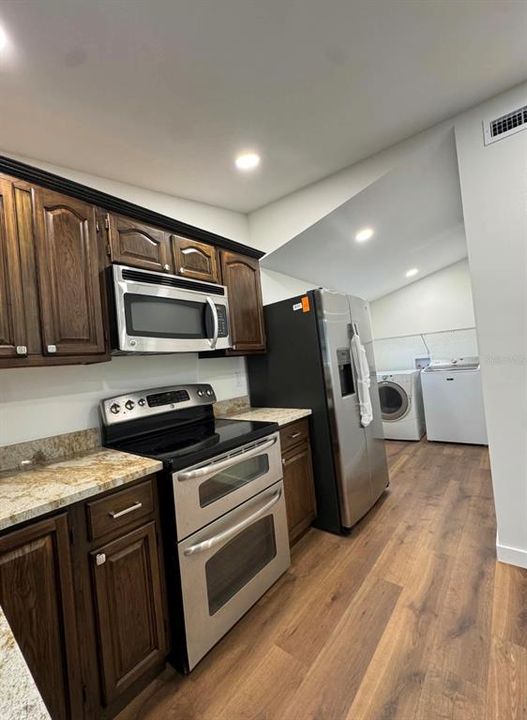 В аренду: $2,400 (2 спален, 1 ванн, 1080 Квадратных фут)