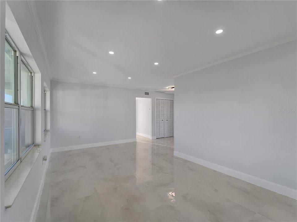 На продажу: $389,000 (4 спален, 2 ванн, 1563 Квадратных фут)