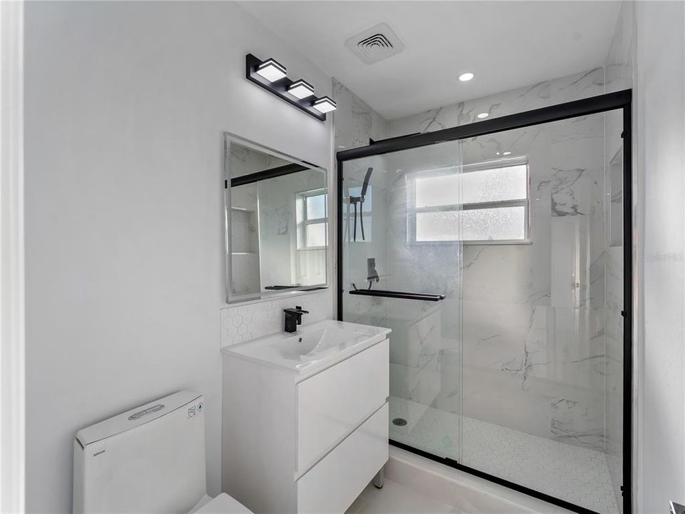 На продажу: $389,000 (4 спален, 2 ванн, 1563 Квадратных фут)