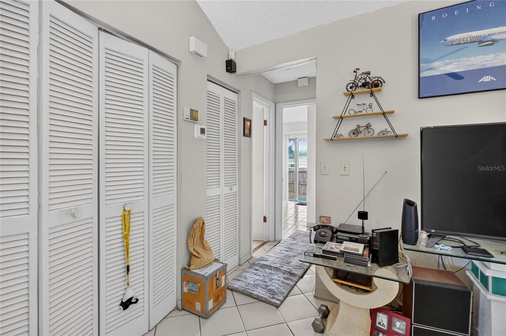 For Sale: $399,000 (2 beds, 2 baths, 980 Square Feet)
