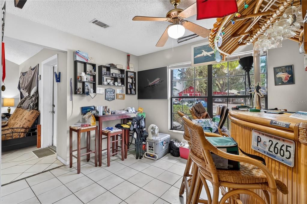 For Sale: $399,000 (2 beds, 2 baths, 980 Square Feet)