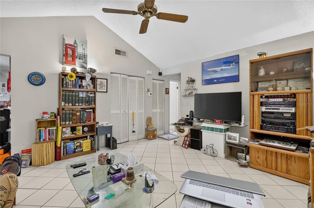For Sale: $399,000 (2 beds, 2 baths, 980 Square Feet)