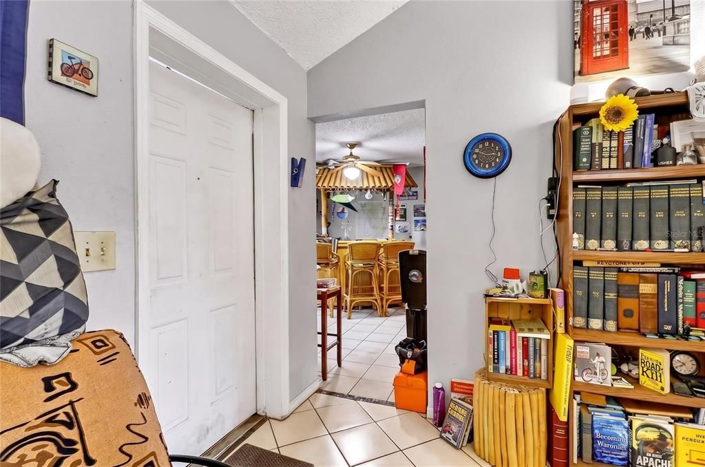For Sale: $399,000 (2 beds, 2 baths, 980 Square Feet)