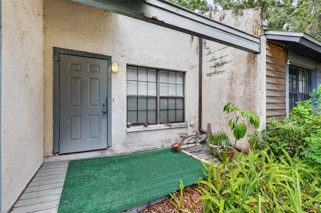 For Sale: $399,000 (2 beds, 2 baths, 980 Square Feet)