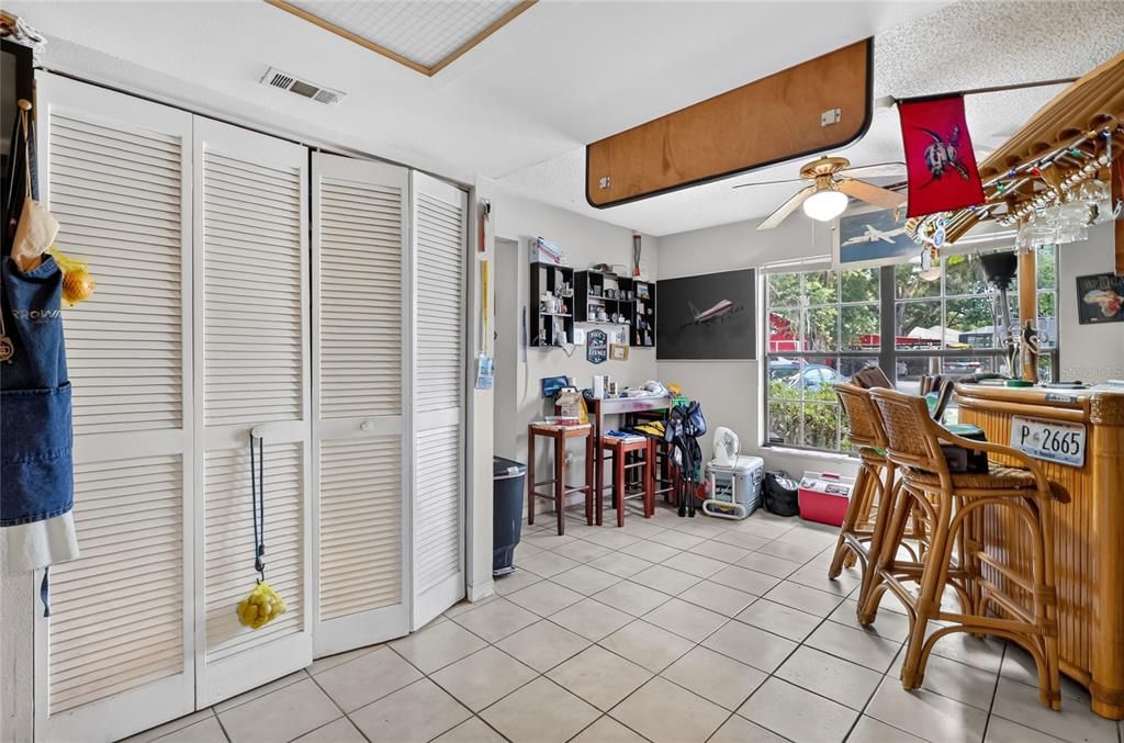 For Sale: $399,000 (2 beds, 2 baths, 980 Square Feet)