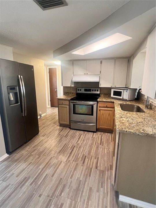 В аренду: $1,600 (3 спален, 1 ванн, 912 Квадратных фут)