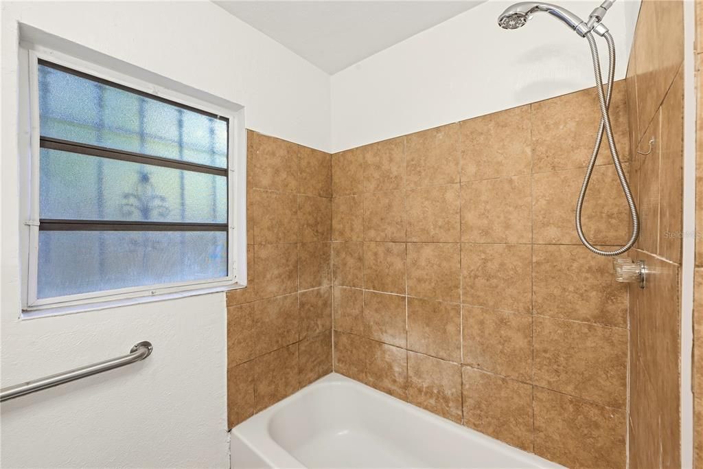 В аренду: $1,700 (3 спален, 2 ванн, 1195 Квадратных фут)