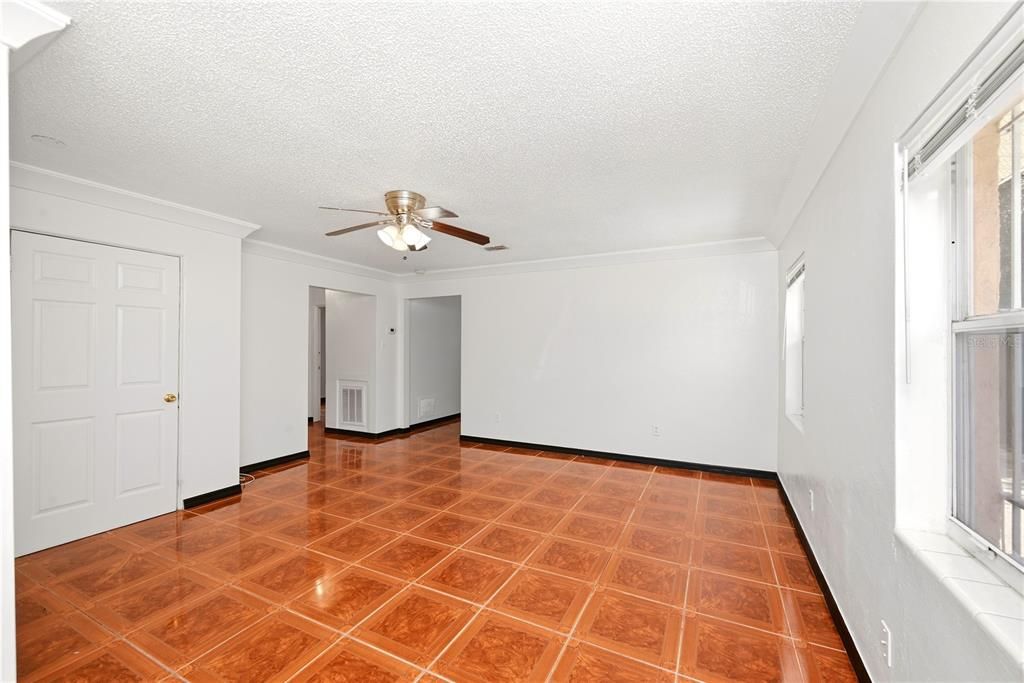 В аренду: $1,700 (3 спален, 2 ванн, 1195 Квадратных фут)