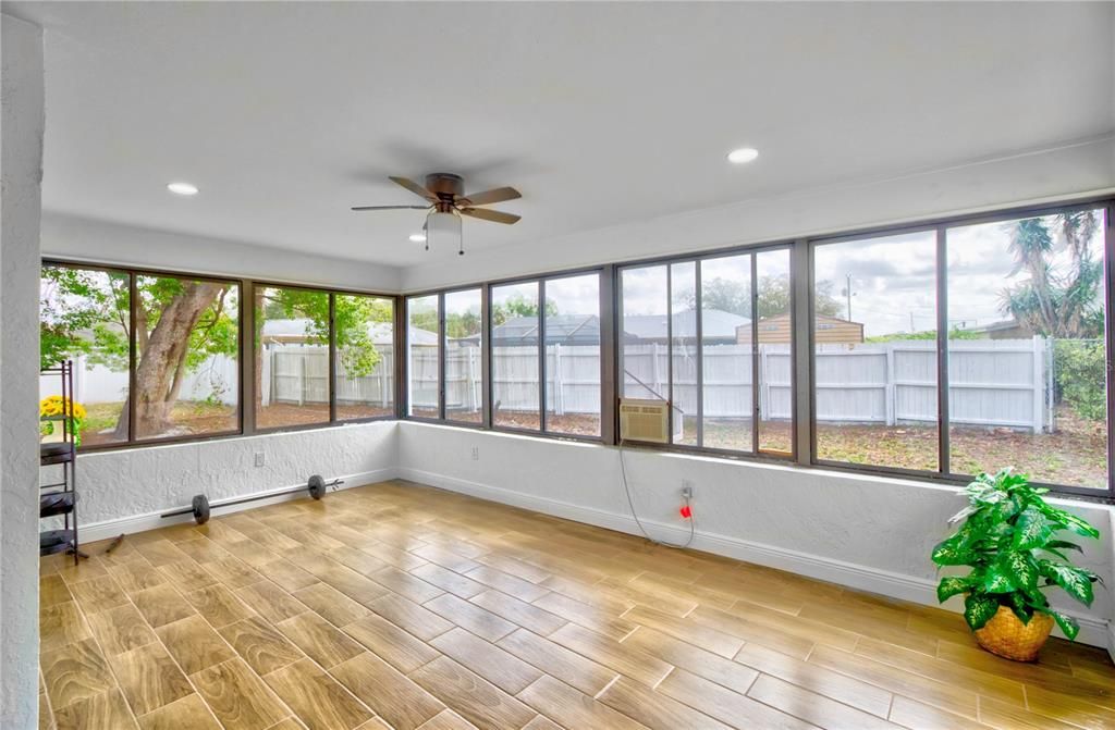 En Venta: $292,500 (2 camas, 2 baños, 1320 Pies cuadrados)