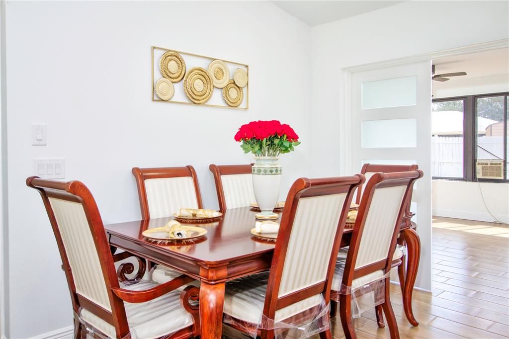 En Venta: $292,500 (2 camas, 2 baños, 1320 Pies cuadrados)