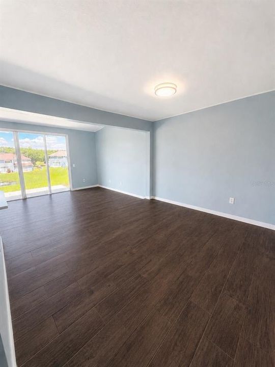 На продажу: $235,000 (3 спален, 3 ванн, 1364 Квадратных фут)