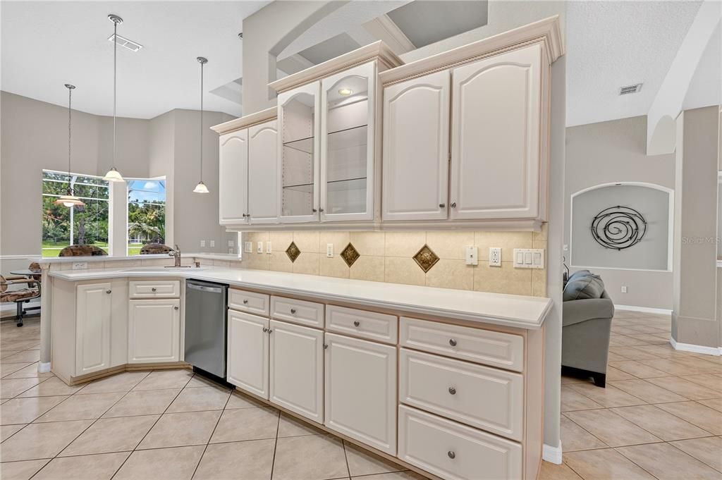 En Venta: $585,000 (3 camas, 2 baños, 2621 Pies cuadrados)