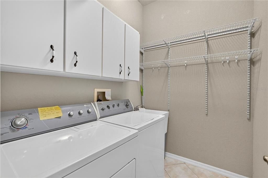 En Venta: $585,000 (3 camas, 2 baños, 2621 Pies cuadrados)