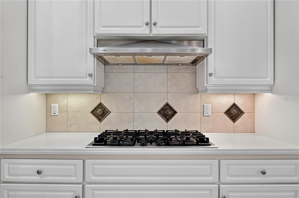 En Venta: $585,000 (3 camas, 2 baños, 2621 Pies cuadrados)