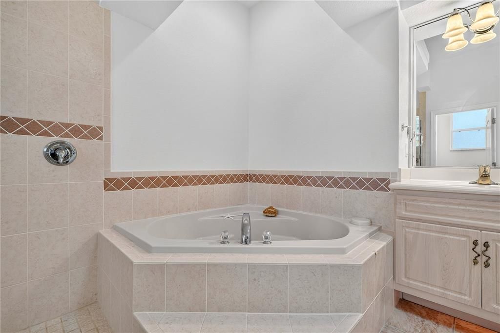 En Venta: $585,000 (3 camas, 2 baños, 2621 Pies cuadrados)