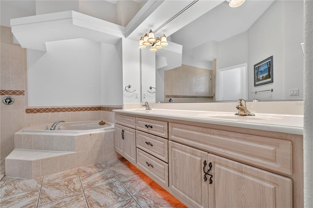 En Venta: $585,000 (3 camas, 2 baños, 2621 Pies cuadrados)