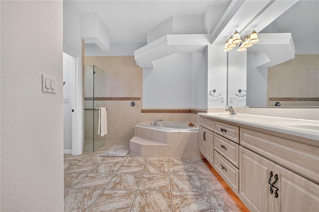 En Venta: $585,000 (3 camas, 2 baños, 2621 Pies cuadrados)