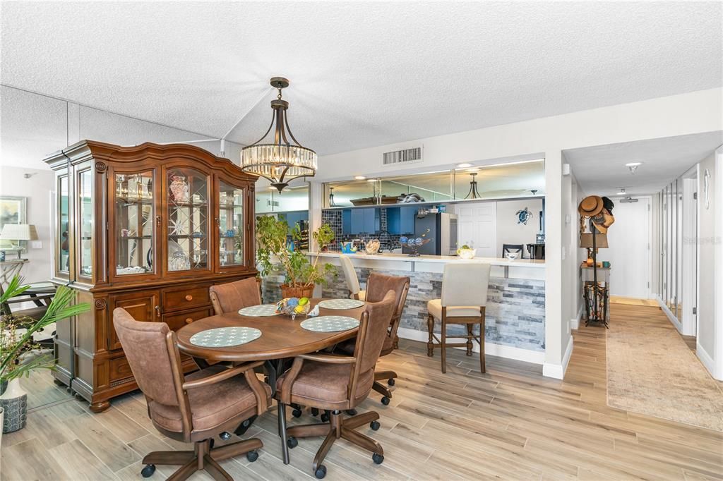 For Sale: $529,900 (2 beds, 2 baths, 1380 Square Feet)