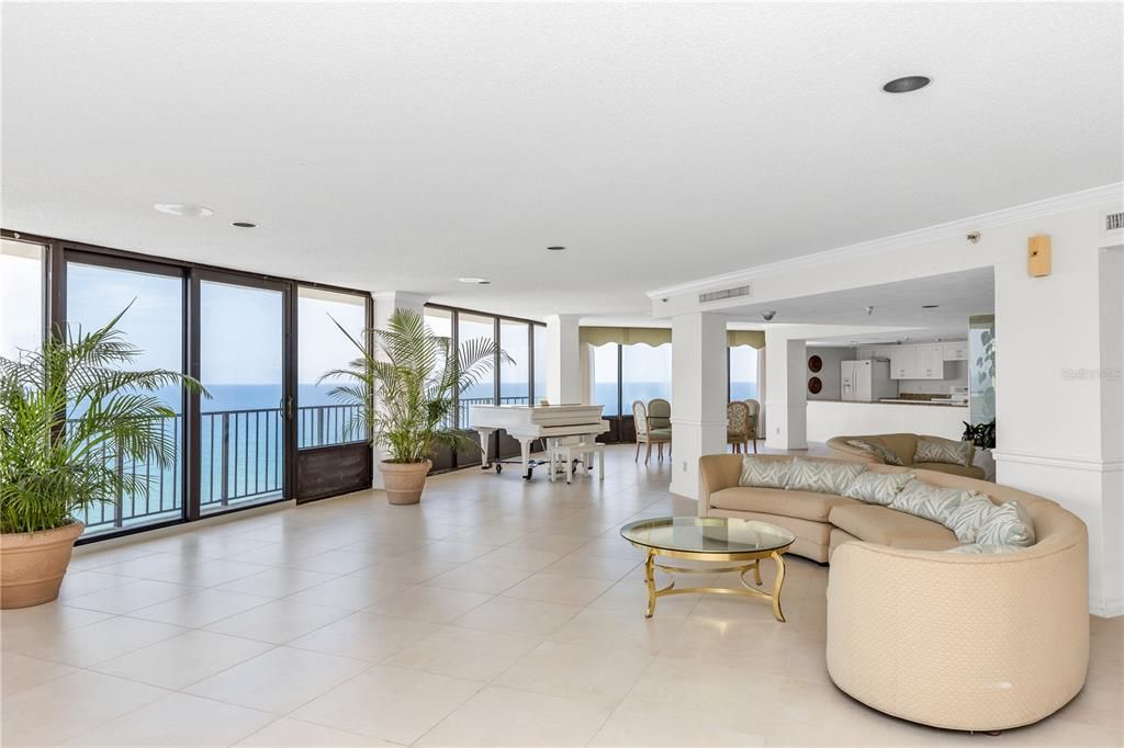 For Sale: $529,900 (2 beds, 2 baths, 1380 Square Feet)