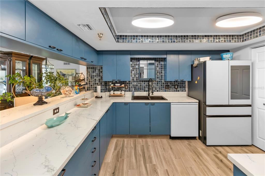 For Sale: $529,900 (2 beds, 2 baths, 1380 Square Feet)