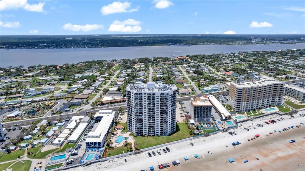 For Sale: $529,900 (2 beds, 2 baths, 1380 Square Feet)