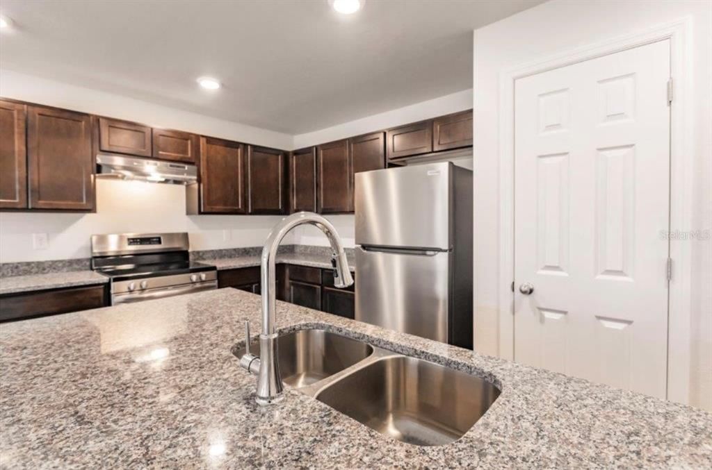 For Sale: $540,000 (6 beds, 0 baths, 2752 Square Feet)