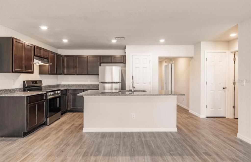 For Sale: $540,000 (6 beds, 0 baths, 2752 Square Feet)