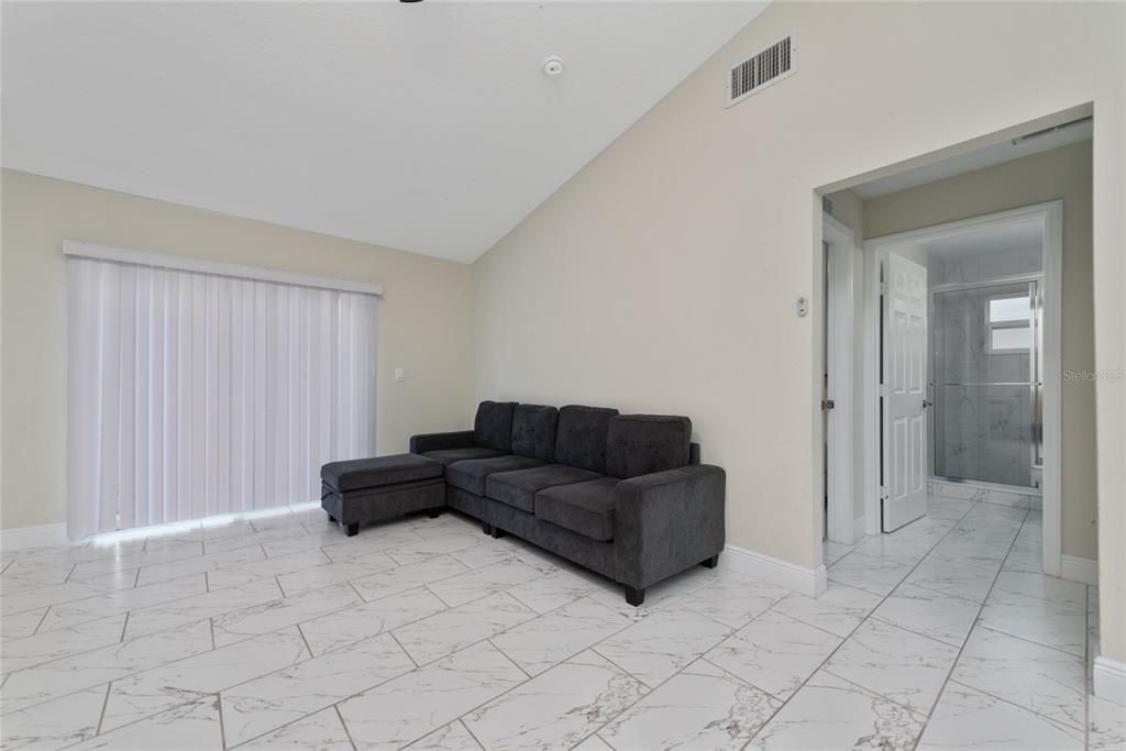 В аренду: $1,900 (3 спален, 2 ванн, 1108 Квадратных фут)