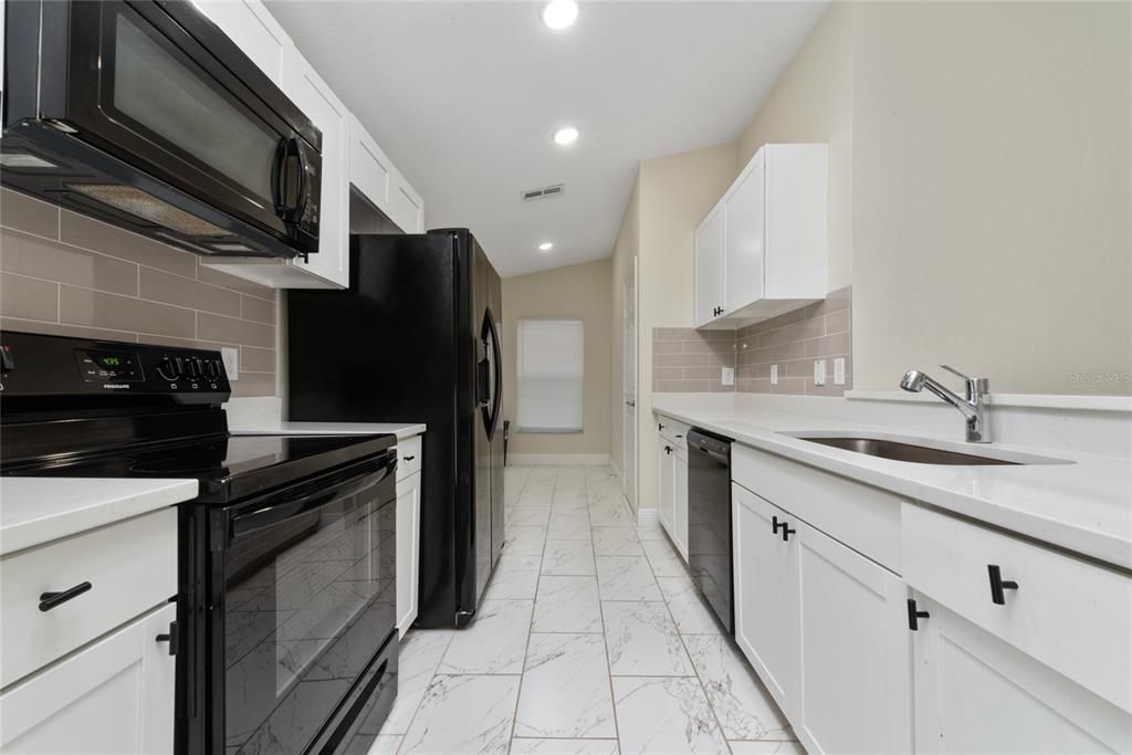 В аренду: $1,900 (3 спален, 2 ванн, 1108 Квадратных фут)