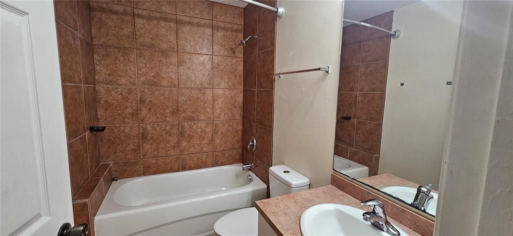 В аренду: $1,600 (3 спален, 2 ванн, 1373 Квадратных фут)