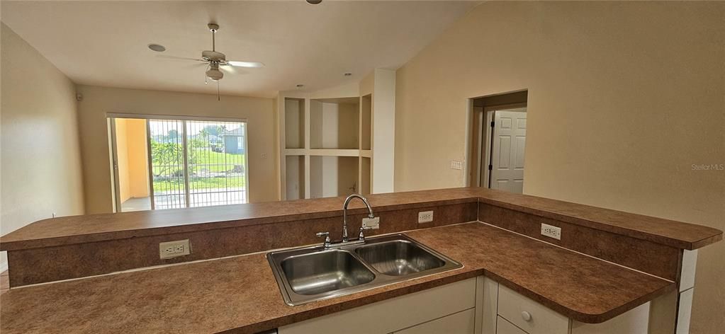 В аренду: $1,600 (3 спален, 2 ванн, 1373 Квадратных фут)
