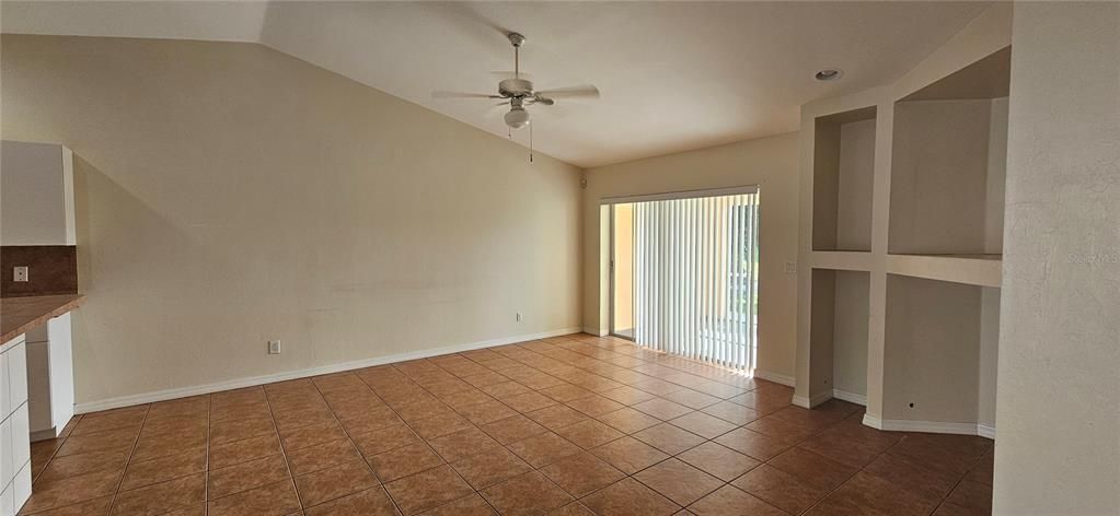 В аренду: $1,600 (3 спален, 2 ванн, 1373 Квадратных фут)