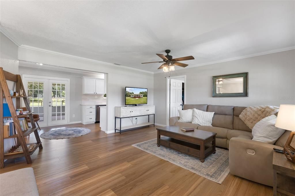 For Sale: $374,000 (3 beds, 2 baths, 1152 Square Feet)