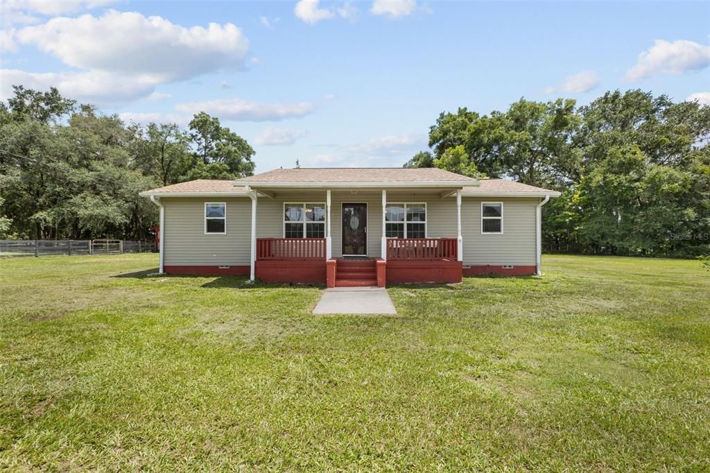 For Sale: $374,000 (3 beds, 2 baths, 1152 Square Feet)