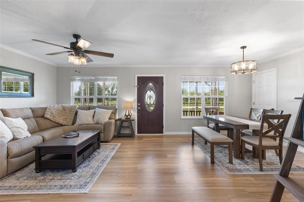 For Sale: $374,000 (3 beds, 2 baths, 1152 Square Feet)