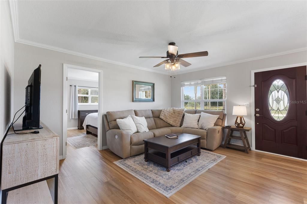 For Sale: $374,000 (3 beds, 2 baths, 1152 Square Feet)