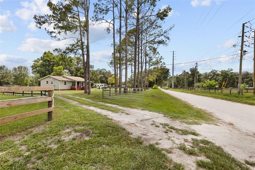 For Sale: $374,000 (3 beds, 2 baths, 1152 Square Feet)