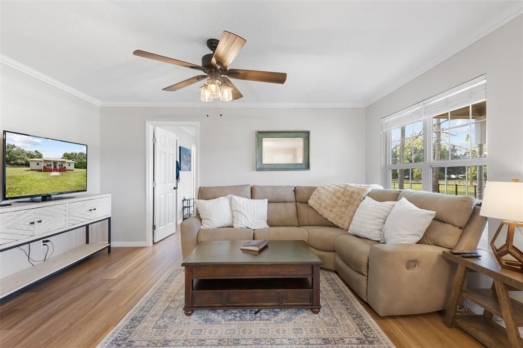 For Sale: $374,000 (3 beds, 2 baths, 1152 Square Feet)